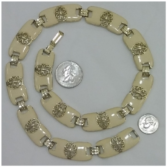 Goldtone Filigree and Enamel Hinged Necklace - Picture 5 of 8